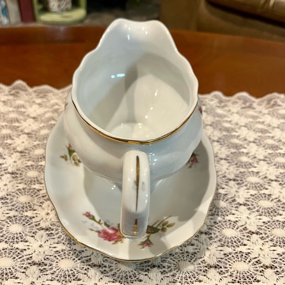 One Piece Polish Gravy Boat - Picture 2 of 7